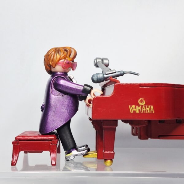 Elton John & son Yamaha rouge – Image 2